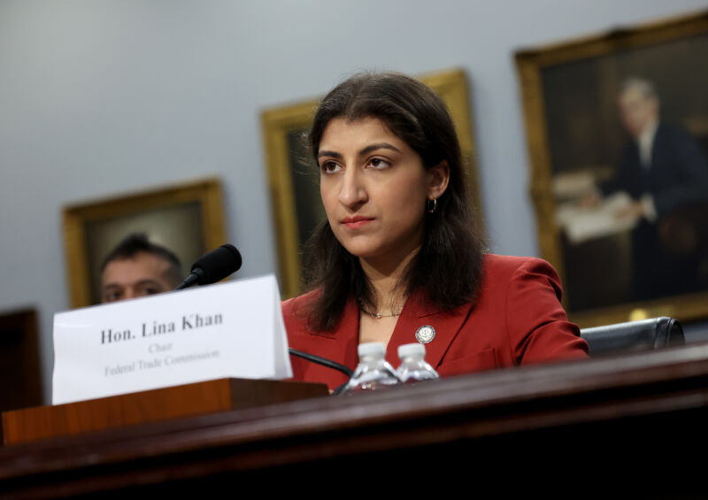 Drug middlemen inflate US prices, squeeze out competition, FTC says