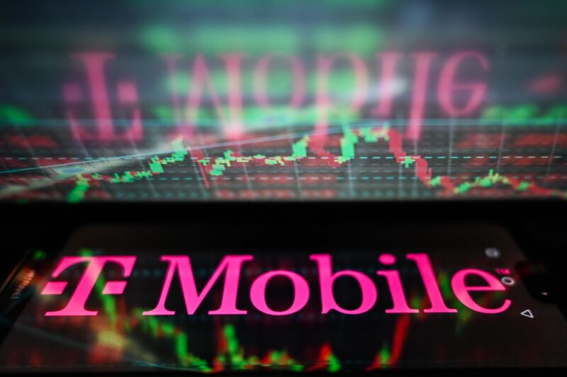 FCC blasts T-Mobile’s 365-day phone locking, proposes 60-day unlock rule