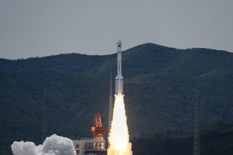 China begins launching a megaconstellation, and it sounds a lot like Starlink