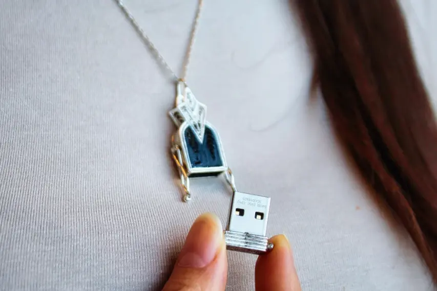 Make a Skyrim Quest Marker Amulet with a Hidden USB