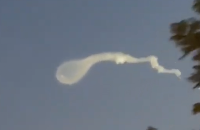 UFO appears over  Visalia, California April 6, 2026, UAP Paranormal Alien Sighting News.