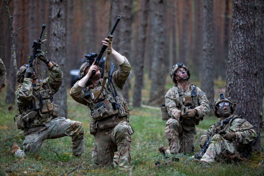 US soldiers learn to identify drones by sound