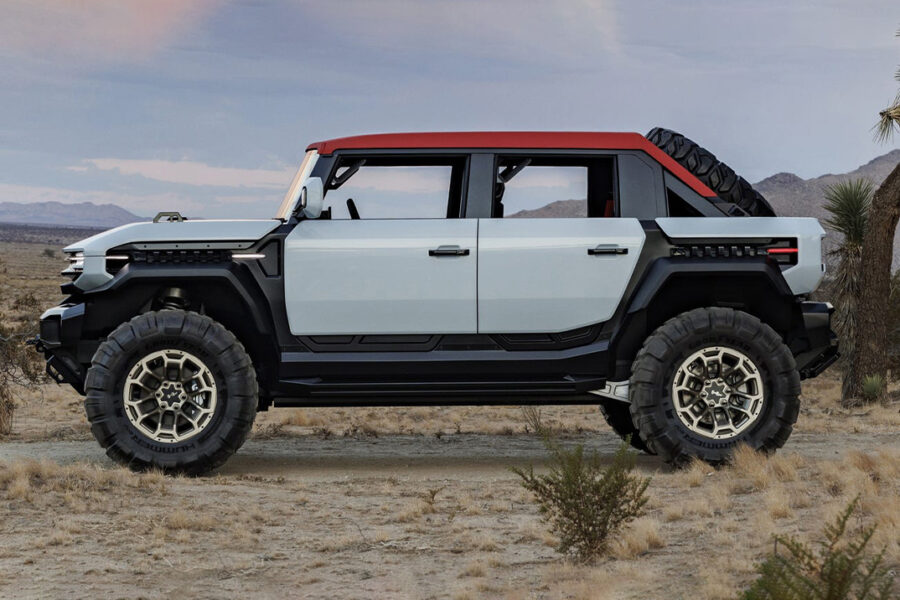 GMC Shrank the Hummer Into a Wrangler-Fighting Off-Roader You Can Actually Park