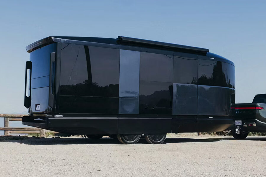 This Futuristic Self-Propelled Travel Trailer Runs Off-Grid For a Week Straight