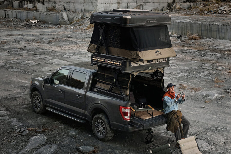 Cinch’s Wingman Scissor-Lifts a Two-Story Base Camp Onto Your Pickup in Seconds