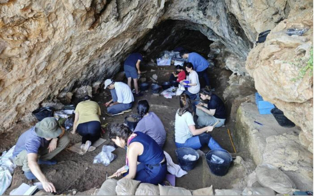 Modern Humans and Neanderthals May Have Shared Culture