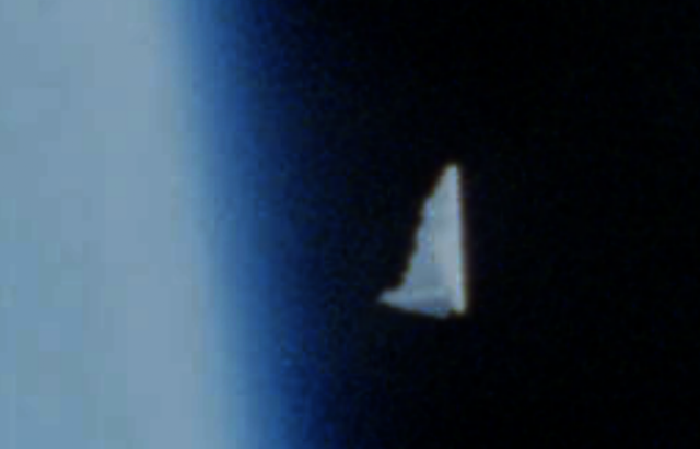Dept of War File: NASA Shuttle Colombia Astronaut Takes Three Photos Of UFO, Dec 1996, UFO Sightings Daily.