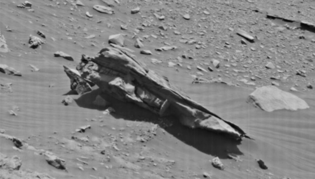 NASA Mars rover finds alien missile, proof of ancient war. UFO UAP sighting news. 👽