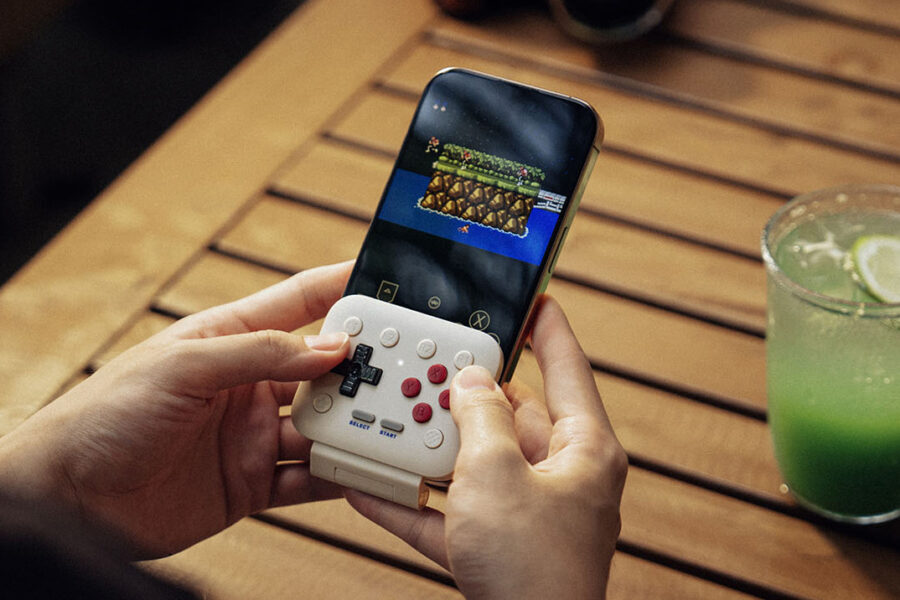 8BitDo Just Gave Your Smartphone the Full Game Boy Treatment