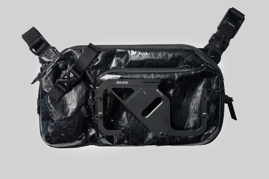 Aulumu’s Cyberpunk B01 Bolts an Aluminum MagSafe Mount to an X-Pac EDC Sling