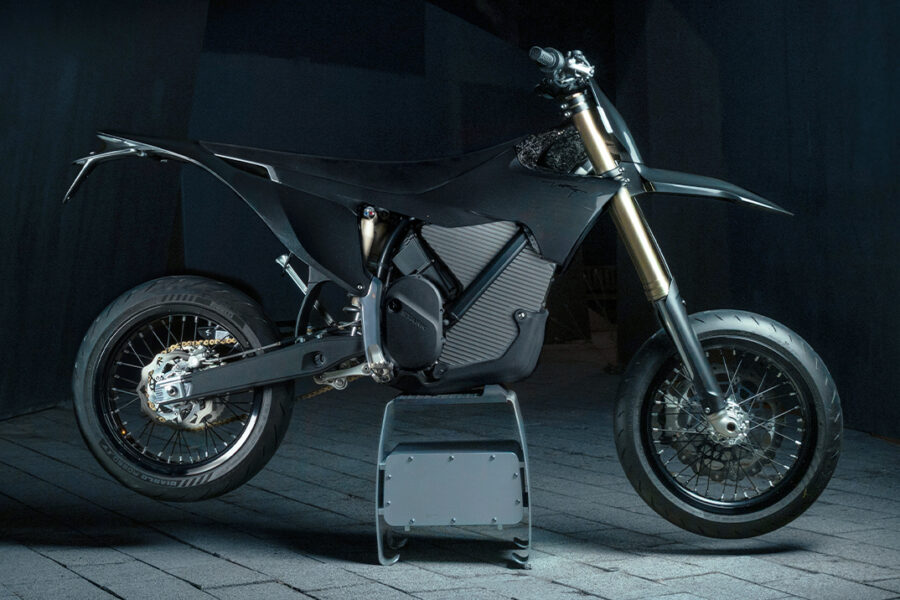 Stark’s 80-HP Varg SM Sköll Goes Full Blackout and Titanium in Honor of a Norse Wolf