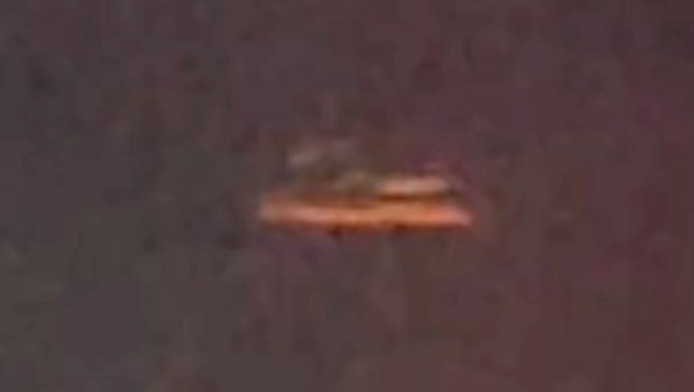 V Shaped UFO hovering low over Mason, Iowa, USA Aug 29, 2026 UAP sighting news 👽 👀😱