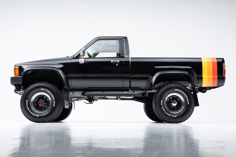 This Rebuilt Turbo 4×4 Is the Holy Grail of ’80s Toyota Pickups, and It’s For Sale