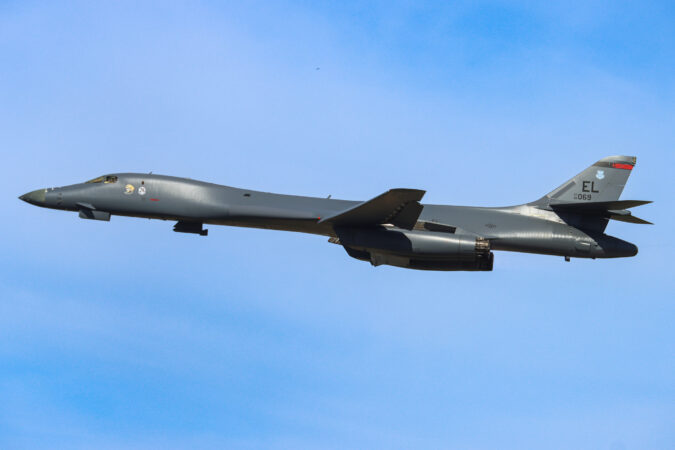 All B-1 Bombers Leave RAF Fairford in Hasty Departure from UK Base