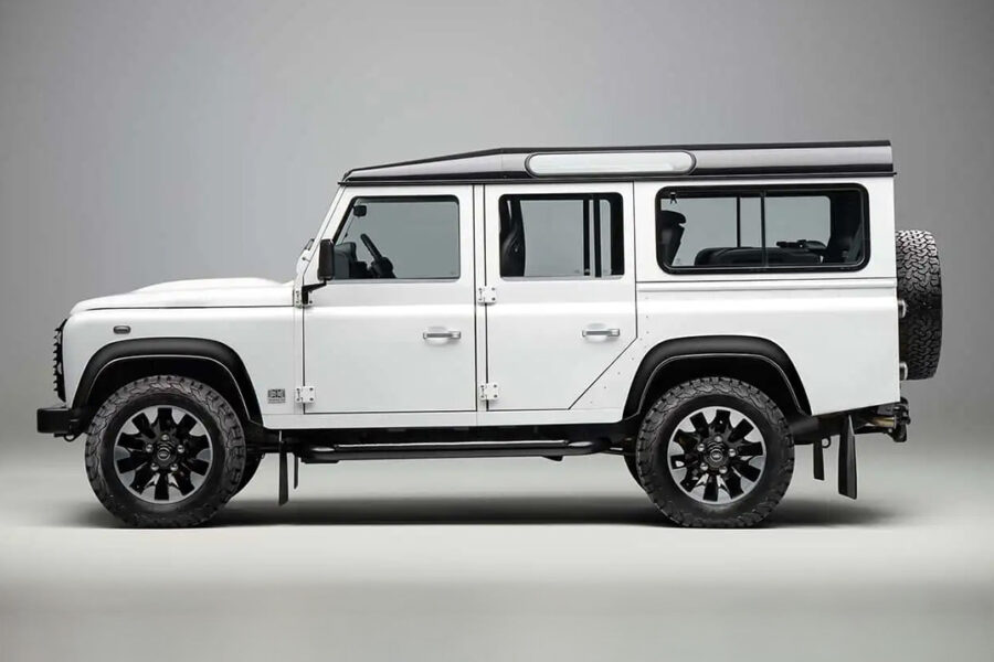 Land Rover Will Now Drop a 405HP V8 Into Your Classic Defender