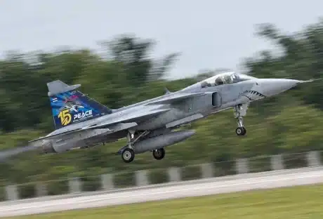 Royal Top Gun: Thai Queen Flies First Solo JAS 39C Gripen Flight